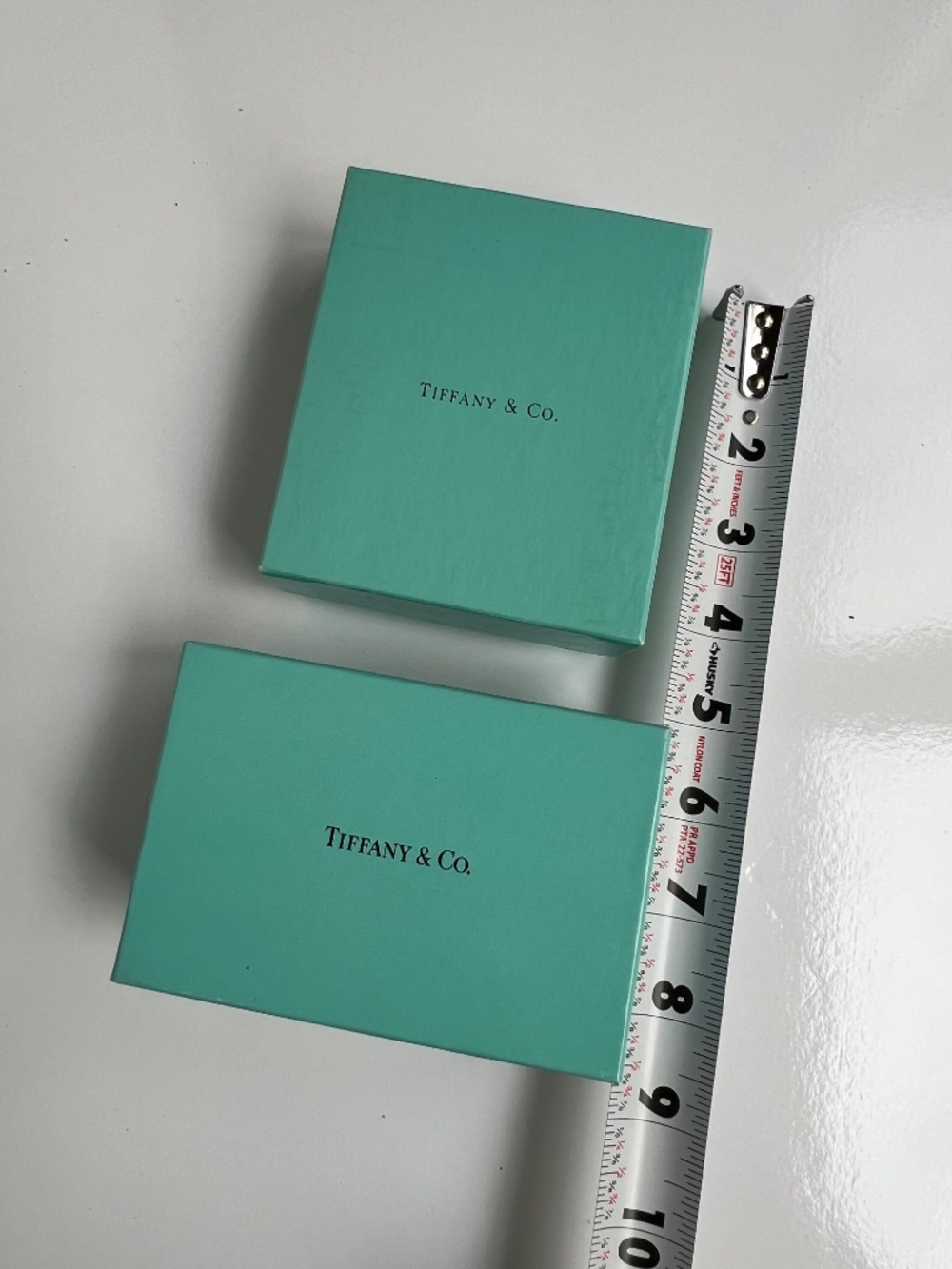 Large lot of Tiffany & Co. Boxes, ribbons, pouches, etc. - Picture 6 of 16